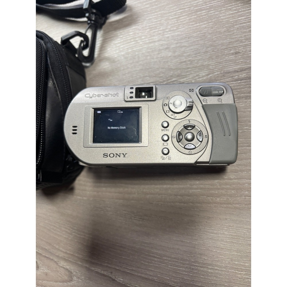 Sony Cyber-shot DSC-P92 5.0MP Digital Camera 3x Optical Zoom with Case TESTED - Picture 3 of 13